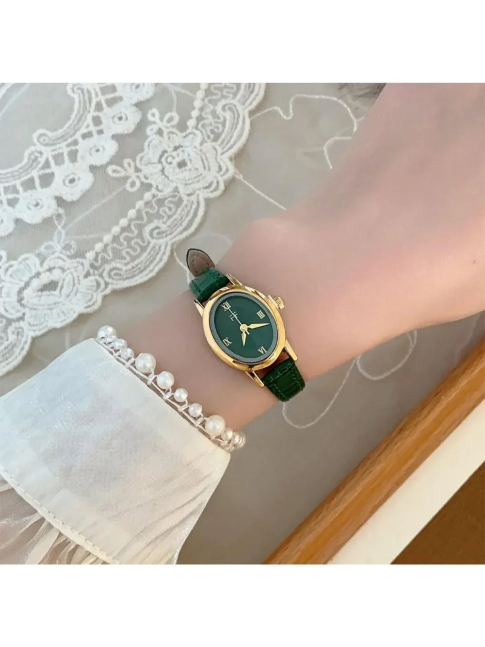 Women's Green Vintage Oval Analog Quartz Roman Numeral Dial Leather Strap Watch